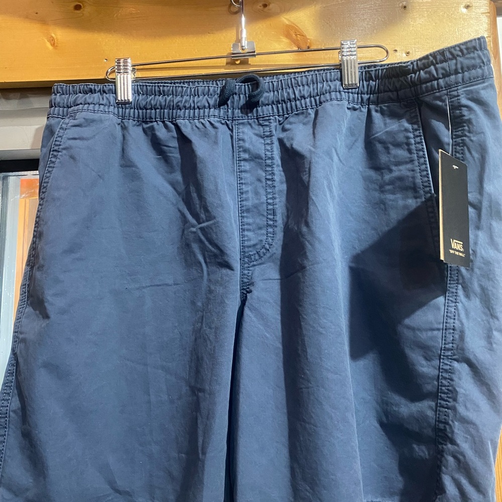 New Vans men’s shorts w/tags on. New worn out, too big. Side & 1 rear pocket.